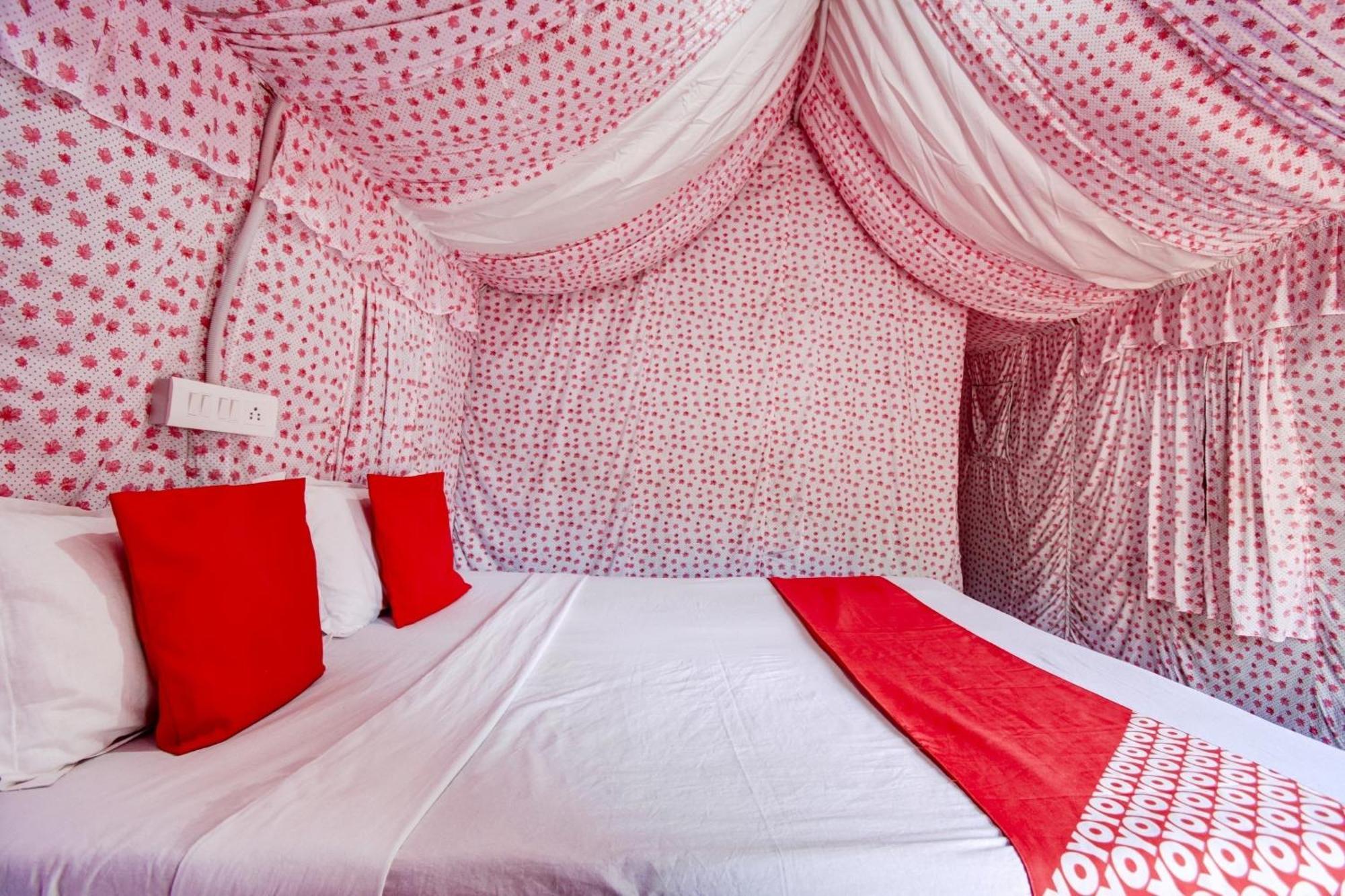 Hotel O Pine Tree ムスーリー エクステリア 写真